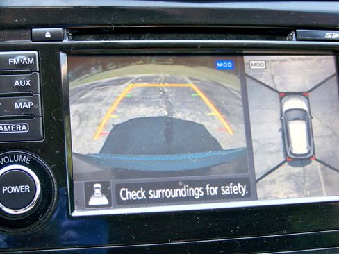 Used 2014 Nissan Rogue SV w/ SV Premium Package image 10