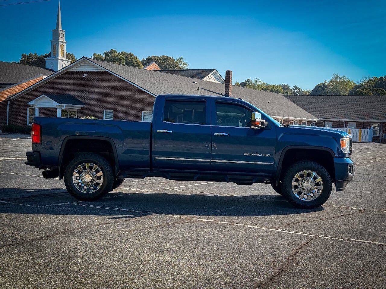 Used 2015 GMC Sierra 2500 Denali w/ Duramax Plus Package AWD/4WD image 2