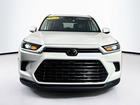 Used 2024 Toyota Grand Highlander AWD image 2