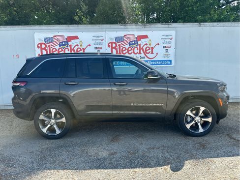 New 2025 Jeep Grand Cherokee Limited w/ Luxury Tech Group II image 2