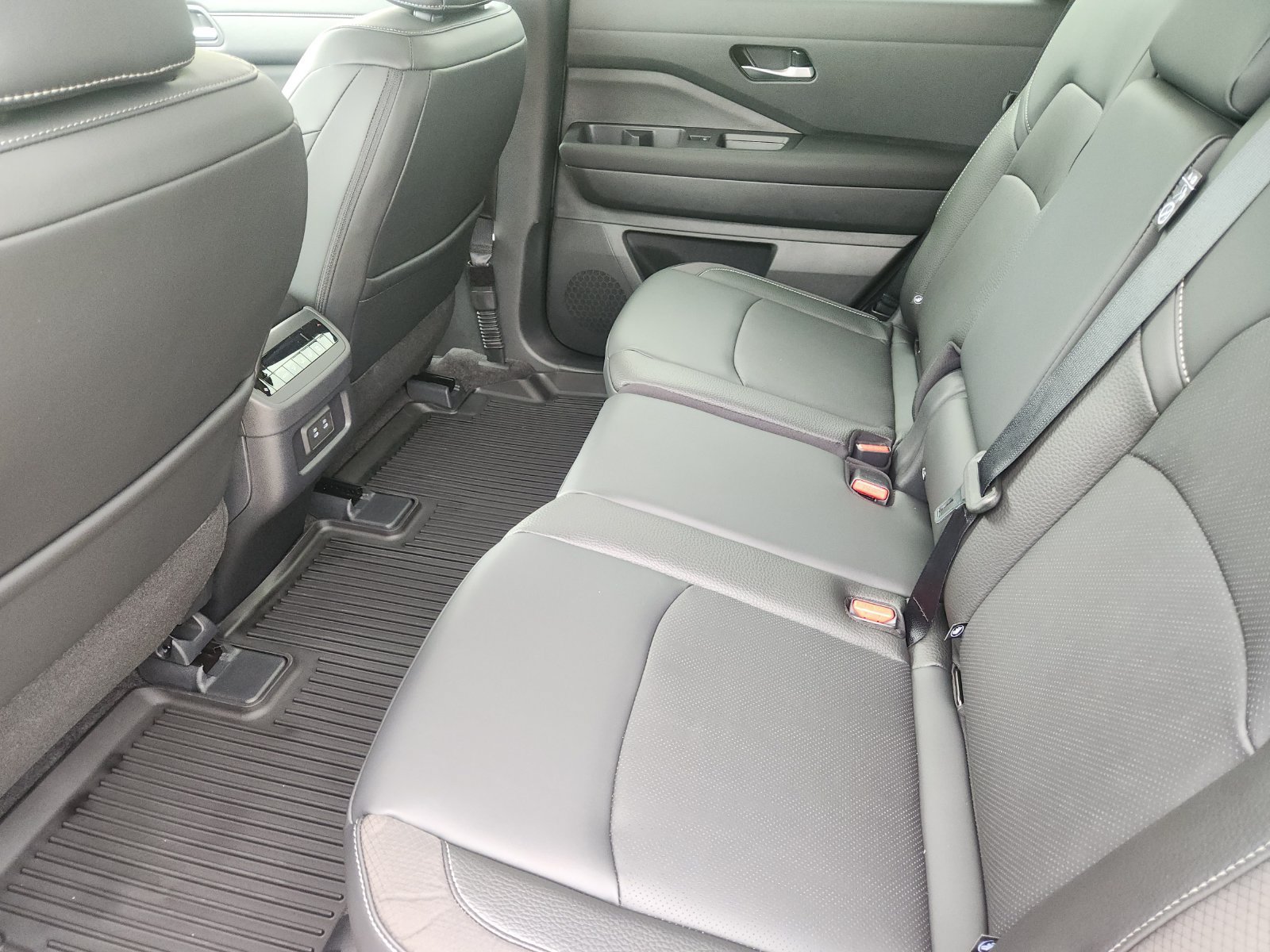 New 2026 Nissan Pathfinder SL FWD image 24