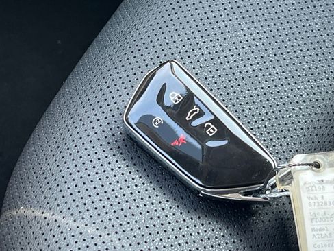 Used 2024 Volkswagen Atlas SE image 27