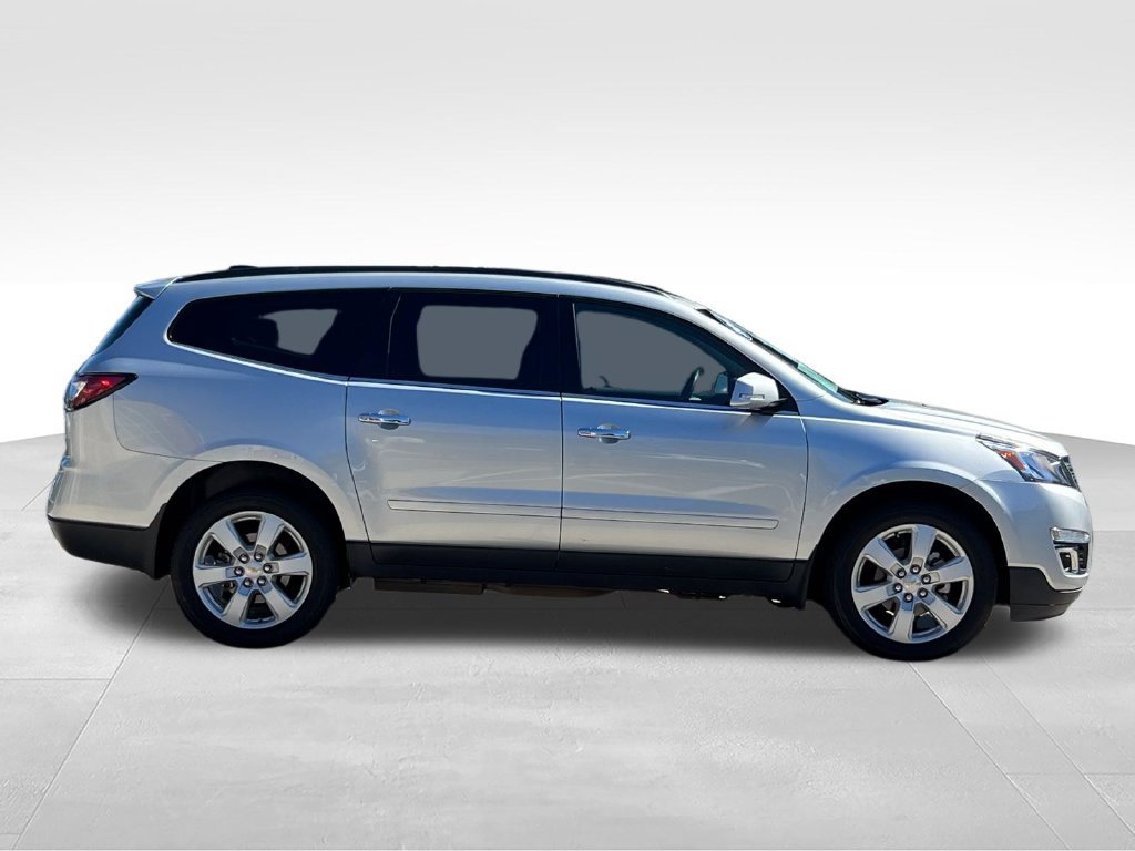 Used 2017 Chevrolet Traverse LT w/ Traveler's Package FWD image 4
