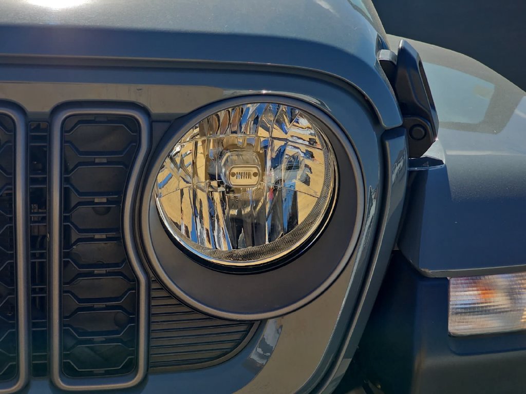 Used 2025 Jeep Gladiator Sport AWD/4WD image 32