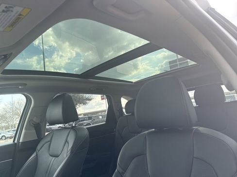 Used 2025 Kia Sorento SX image 24