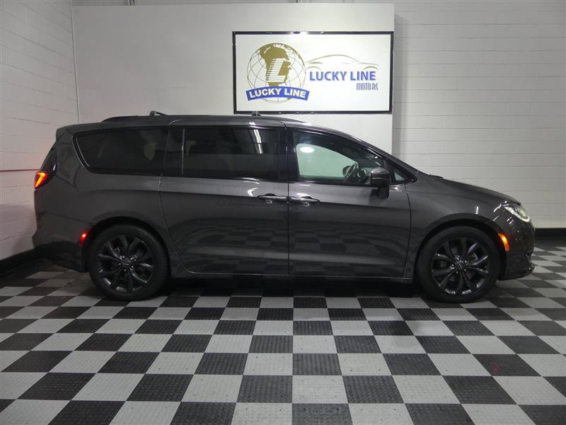 Used 2019 Chrysler Pacifica Limited w/ Advanced Safetytec Group FWD image 6
