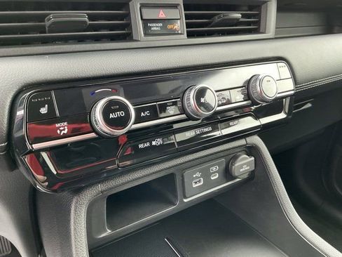 Used 2023 Honda Pilot Touring image 25