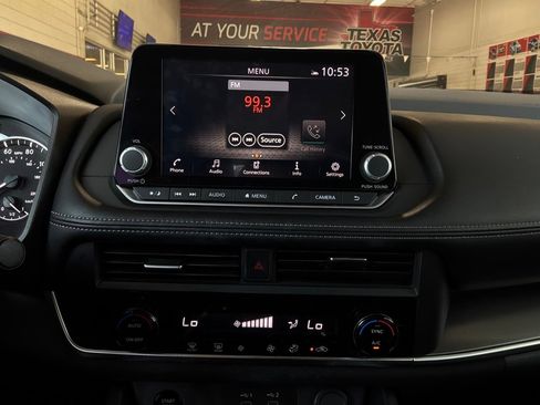 Used 2025 Nissan Rogue SV FWD image 27