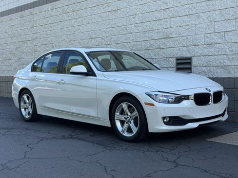 Used 2015 BMW 320i Sedan RWD image 4