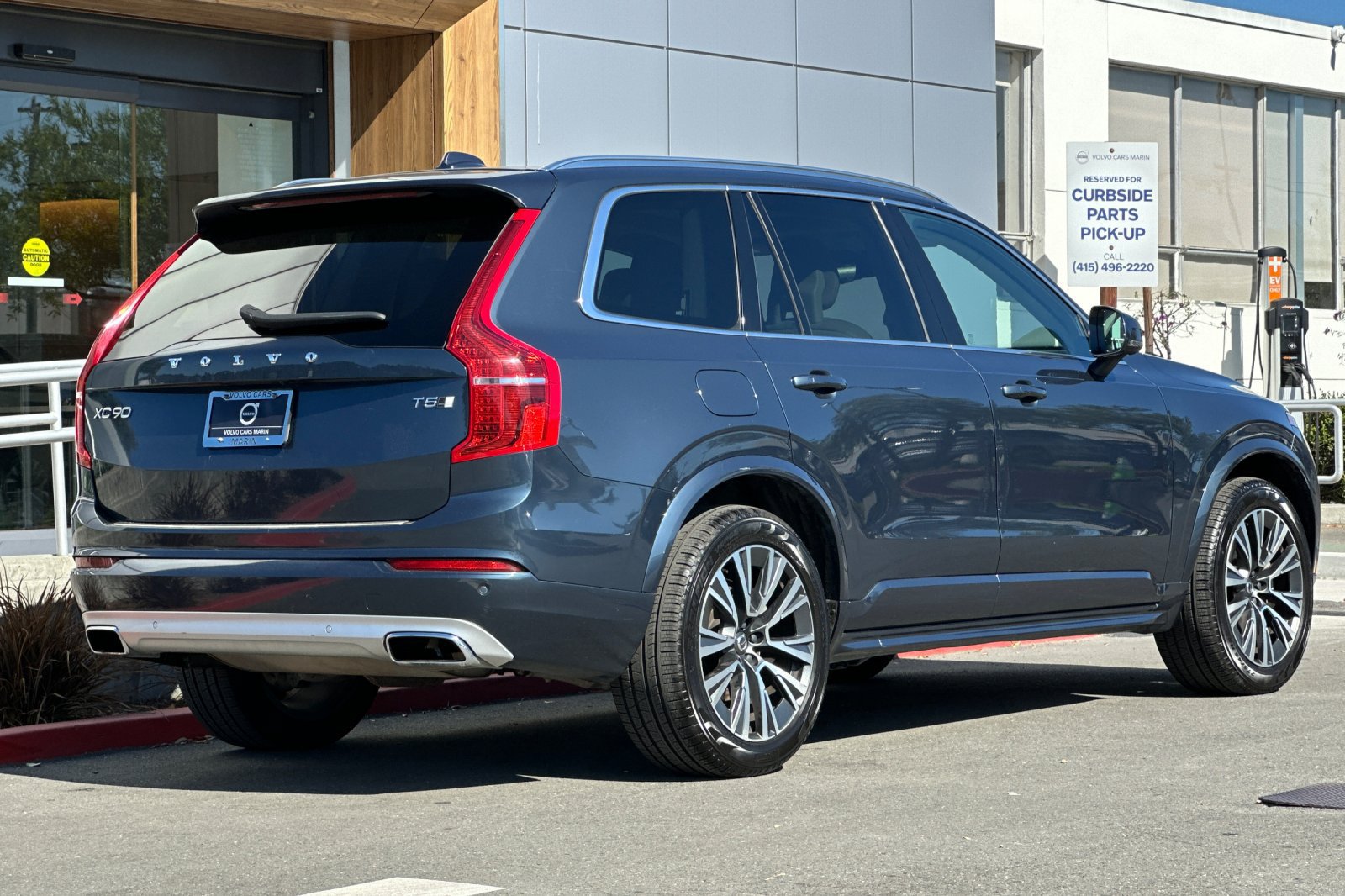 Used 2020 Volvo XC90 T5 Momentum w/ Protection Package Premier AWD/4WD image 2
