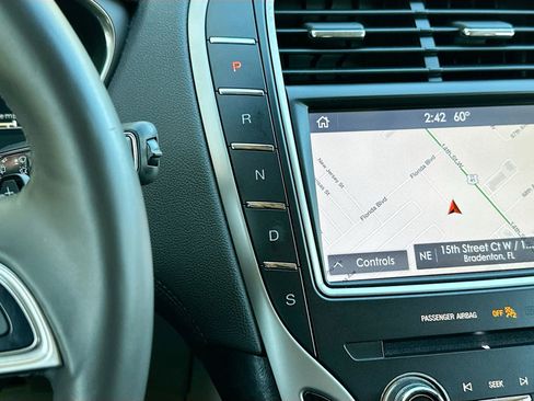 Used 2020 Lincoln Nautilus Reserve w/ Equipment Group 201A image 17