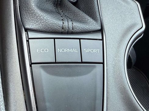 Used 2023 Toyota Camry SE FWD image 23