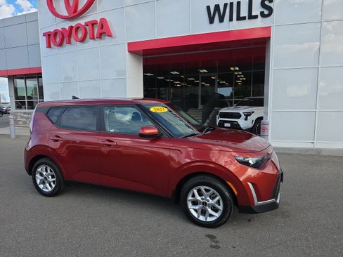 Used 2023 Kia Soul S FWD image 1