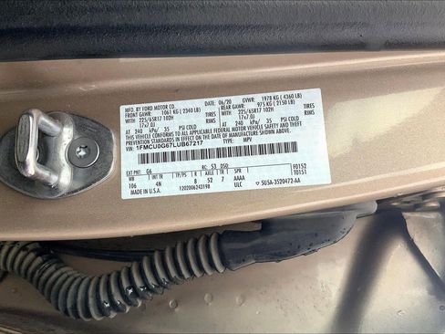 Used 2020 Ford Escape SE FWD image 30