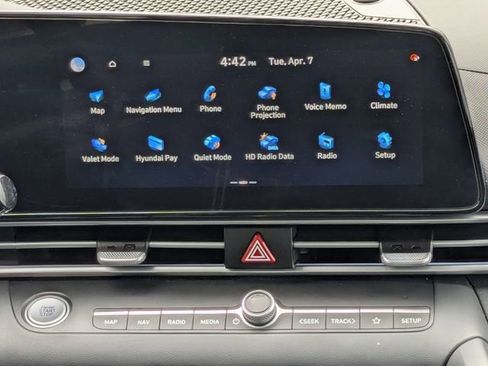 Used 2025 Hyundai Elantra SEL FWD image 18