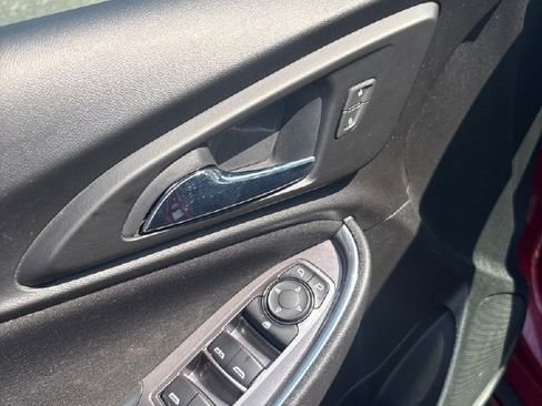 Used 2020 Chevrolet Malibu LT image 16