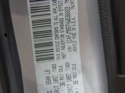 Used 2017 Jeep Cherokee Trailhawk w/ Comfort/Convenience Group image 30