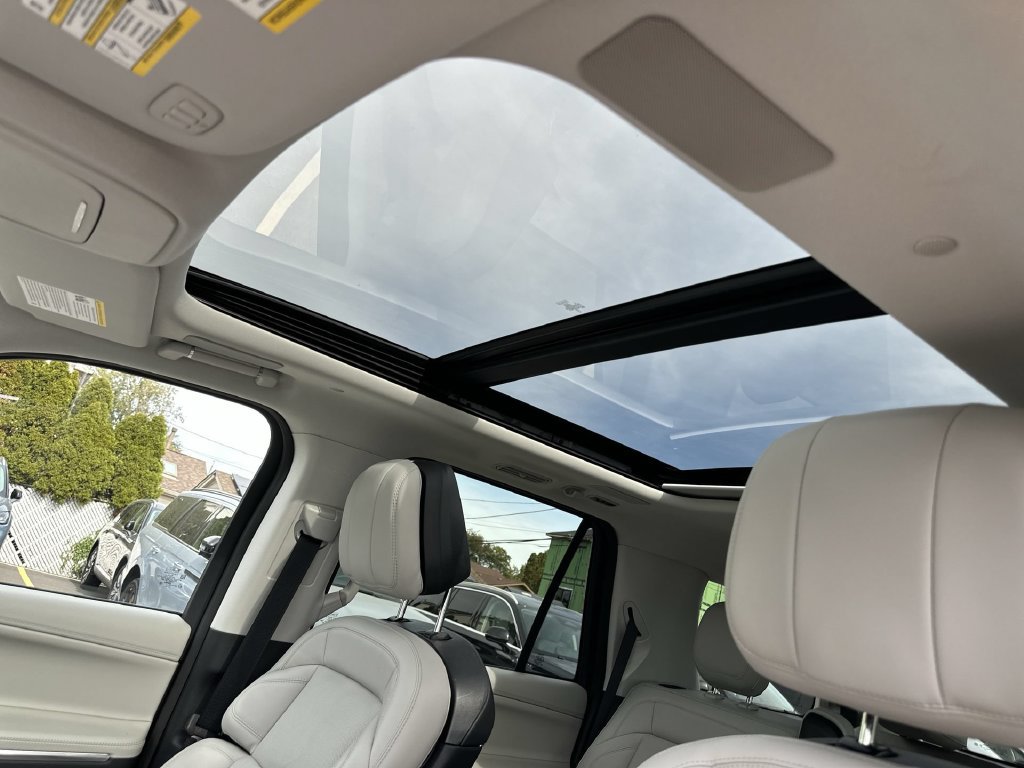 Certified 2026 Lincoln Navigator Reserve w/ Jet Appearance Package AWD/4WD image 16