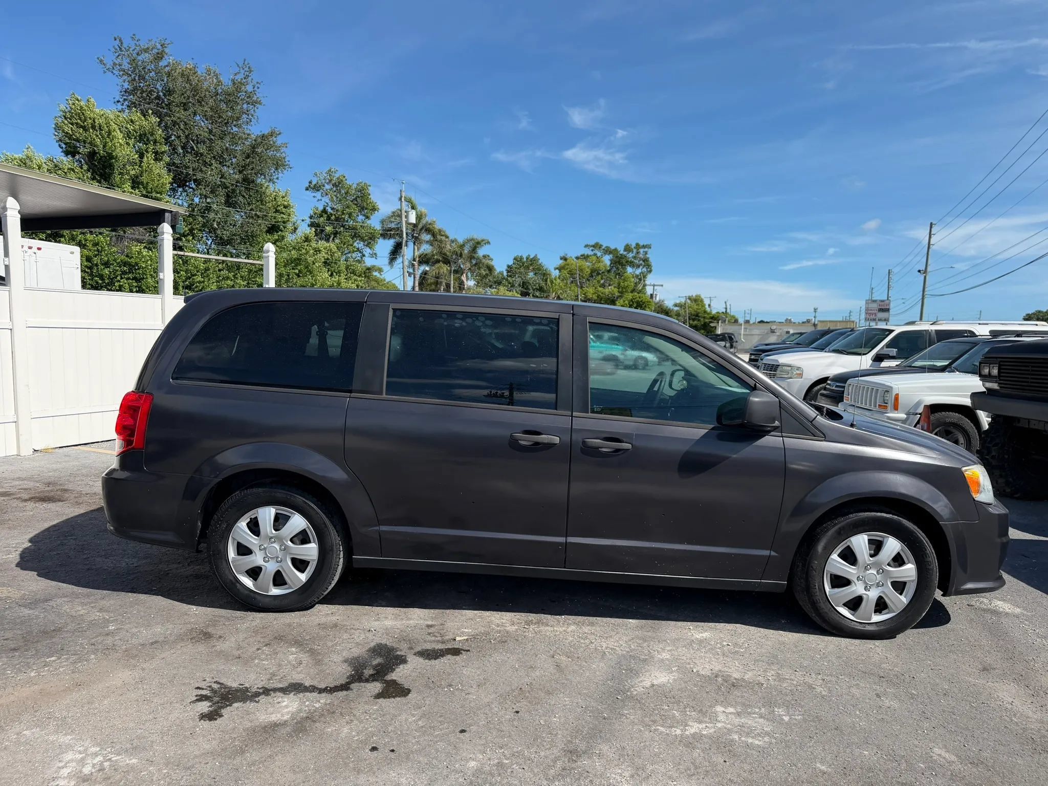 Used 2015 Dodge Grand Caravan American Value Package FWD image 5