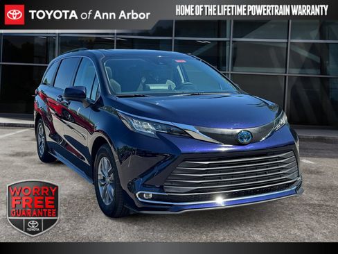 Used 2022 Toyota Sienna XLE AWD/4WD image 1