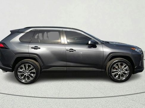 Used 2021 Toyota RAV4 XLE Premium image 7