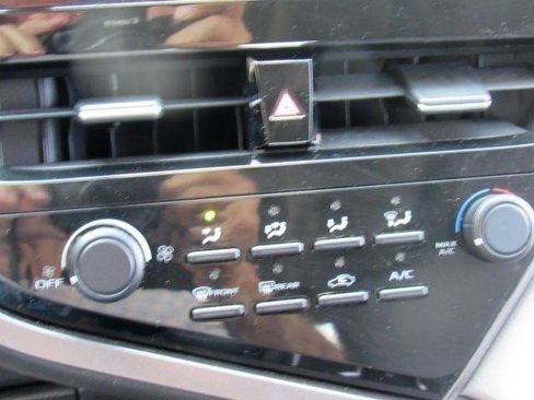 Used 2021 Toyota Camry LE FWD image 18