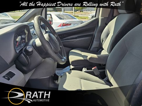 Used 2017 Nissan NV200 S image 9