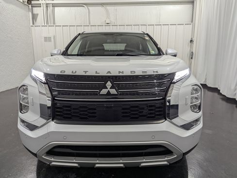 Used 2023 Mitsubishi Outlander SE image 4