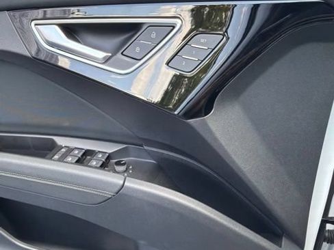 Certified 2023 Audi Q4 e-tron Prestige AWD/4WD image 2