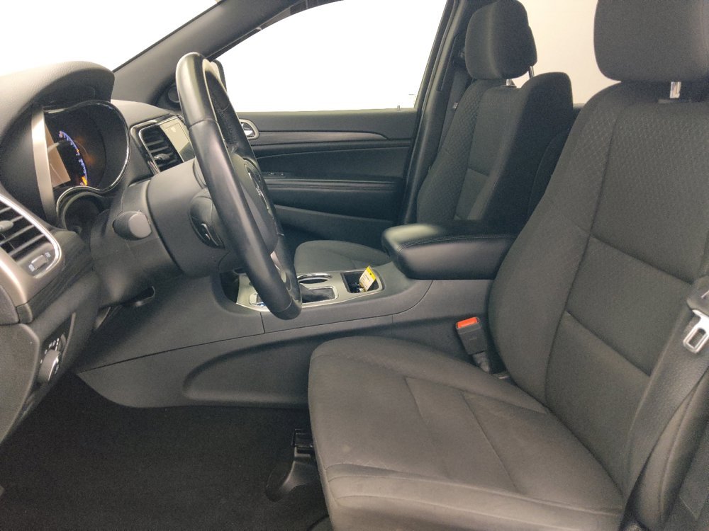 Used 2019 Jeep Grand Cherokee Laredo w/ 18" Wheel & 8.4" Radio Group AWD/4WD image 17