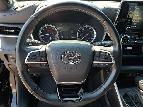 Used 2022 Toyota Highlander XSE AWD/4WD image 13