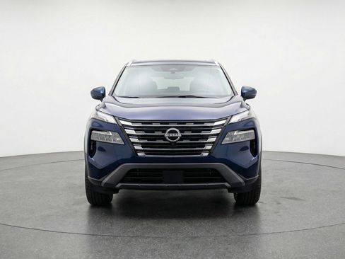 Used 2025 Nissan Rogue SV image 2