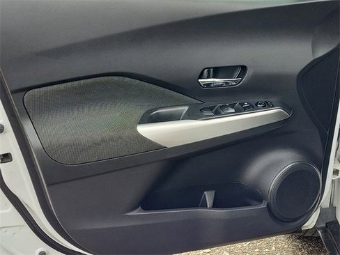 Used 2018 Nissan Kicks SV image 21