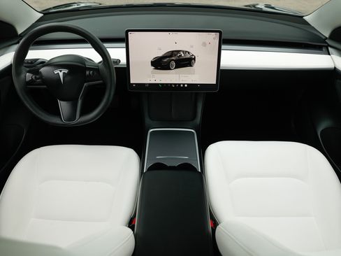 Used 2023 Tesla Model 3 Standard Range RWD image 2