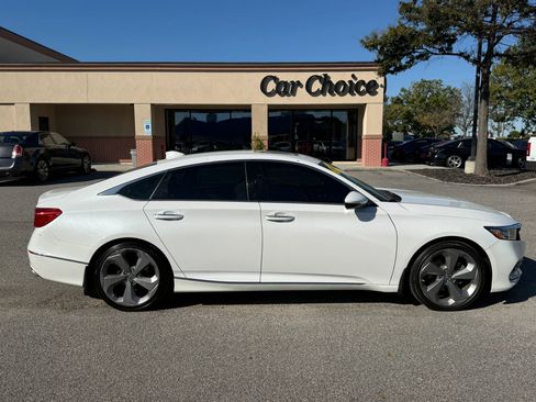 Used 2018 Honda Accord Touring image 6