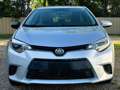 Used 2015 Toyota Corolla LE FWD image 2
