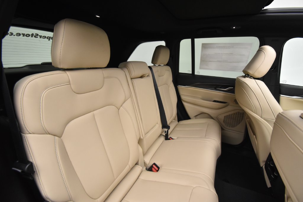 New 2027 Jeep Grand Cherokee Limited AWD/4WD image 22