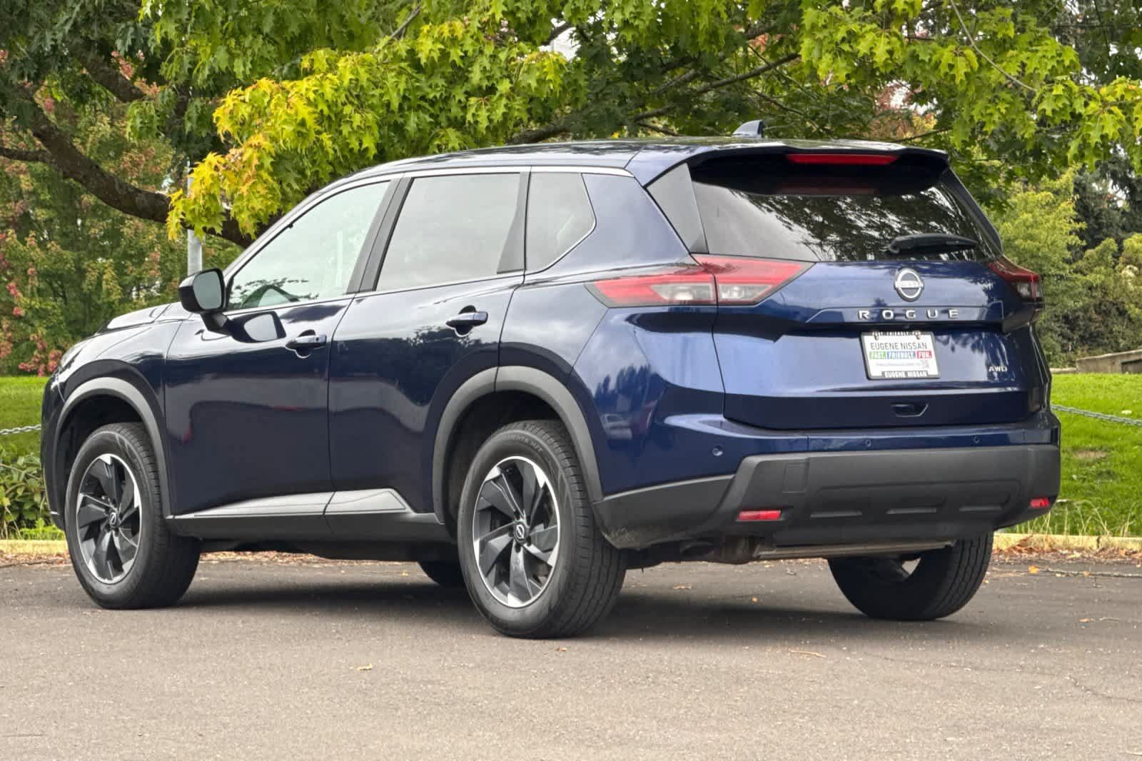 Used 2025 Nissan Rogue SV AWD/4WD image 6