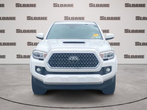 Used 2019 Toyota Tacoma TRD Sport AWD/4WD image 2