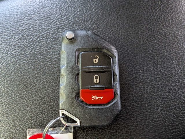 Used 2020 Jeep Gladiator Mojave AWD/4WD image 32