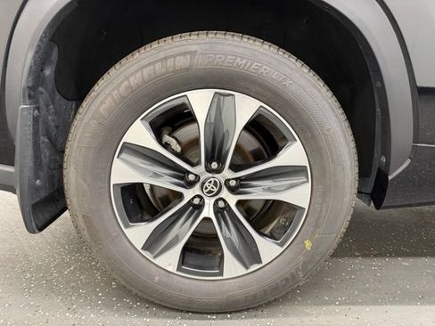 Certified 2025 Toyota Highlander XLE AWD/4WD image 21