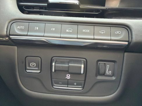 Used 2022 Cadillac Escalade Sport Platinum AWD/4WD image 13