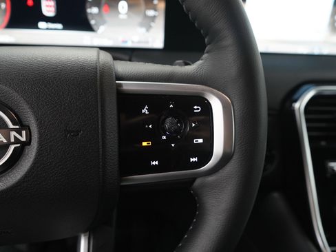 Used 2025 Nissan Armada SL AWD/4WD image 28