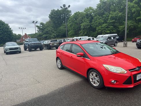 Used 2012 Ford Focus SEL FWD image 3