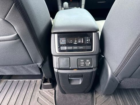 Used 2023 Subaru Ascent Onyx Edition AWD/4WD image 16