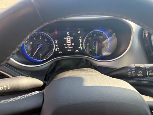 Certified 2023 Chrysler Pacifica Touring image 14