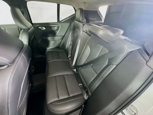 Used 2025 Volvo XC40 B5 Plus image 27