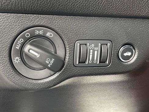 Used 2021 Dodge Challenger GT image 17