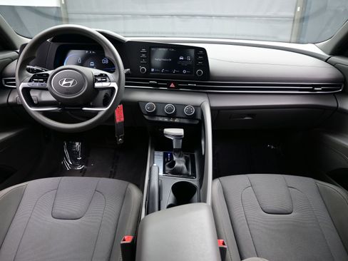 Used 2024 Hyundai Elantra SE FWD image 16