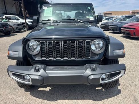 Used 2024 Jeep Gladiator Sport AWD/4WD image 2